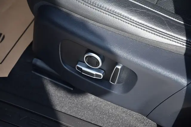 Land Rover Range Rover Evoque view 13