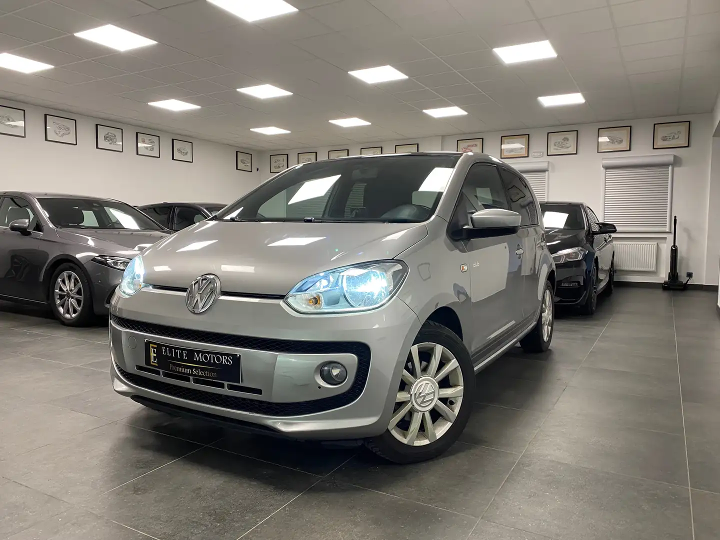 Volkswagen up! 1.0i CLUB 1erMAIN / FULL/ TOIT OUVRANT/ NAVI/ NEUF Argent - 1