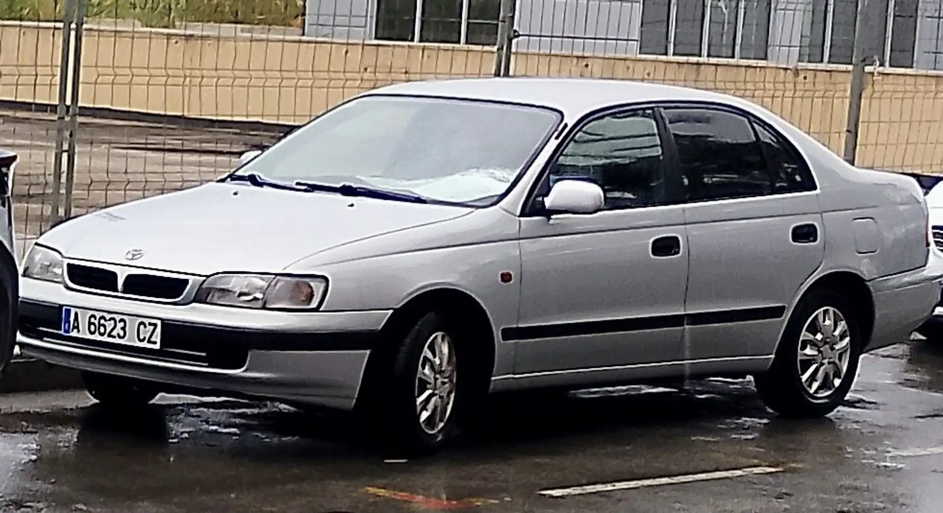 Toyota Carina Carina E 1.6 XLI XLI Plateado - 2