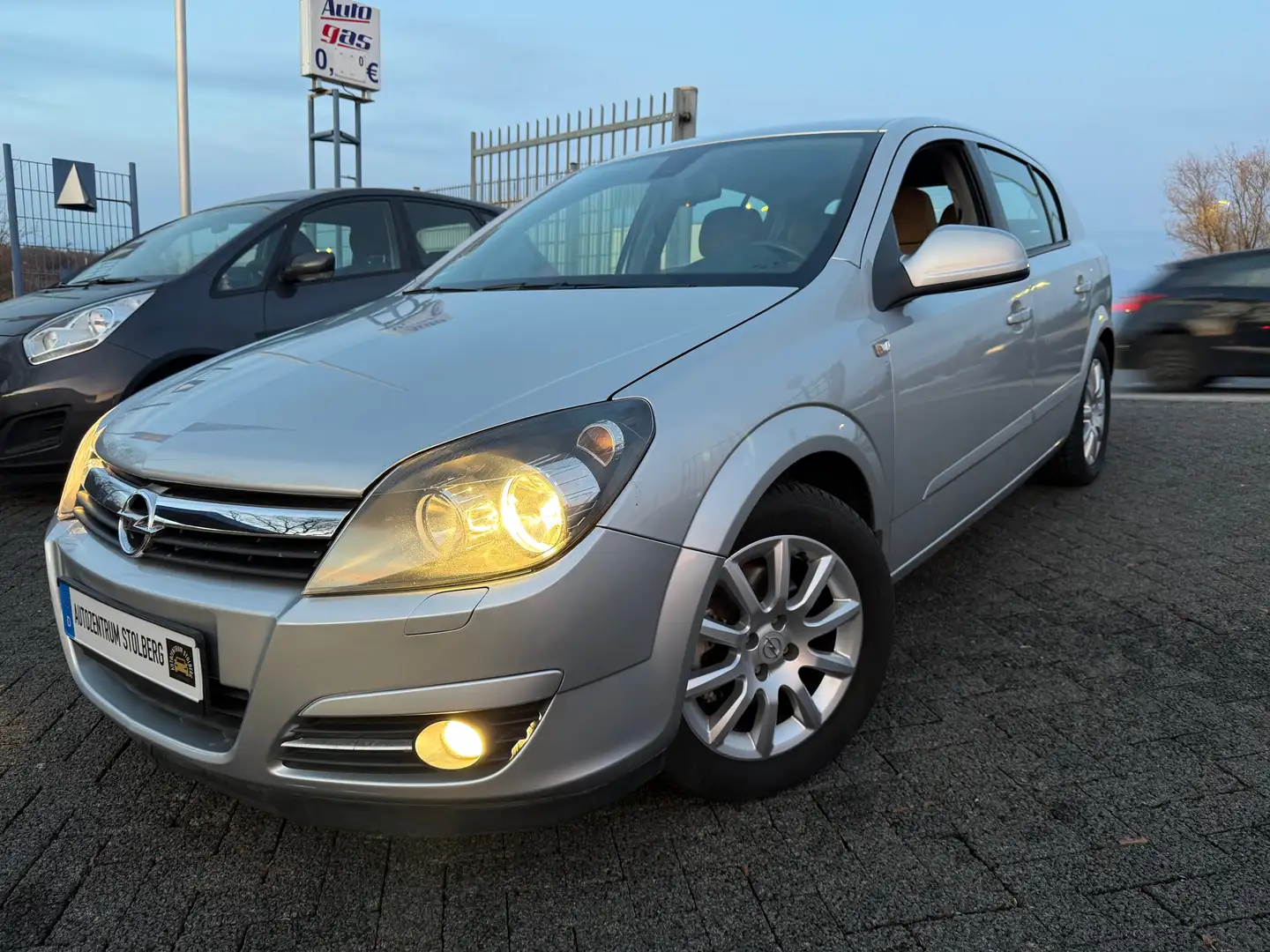 Opel Astra H Lim. Elegance 1.6L Automatik/PDC/Tüv Neu Gris - 2