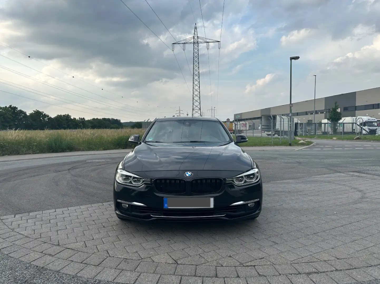 BMW 325 325d Touring Aut. Luxury Line Schwarz - 2