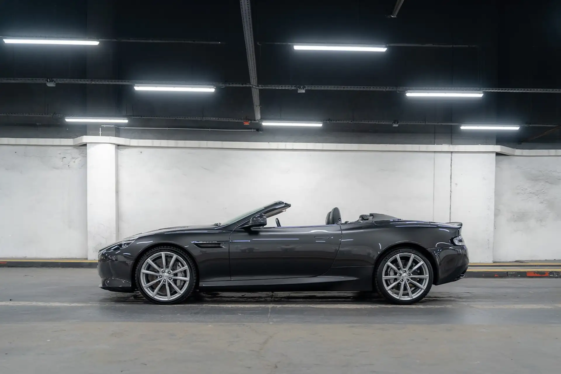애스턴마틴 DB9 Volante 2016 블랙 사진 6