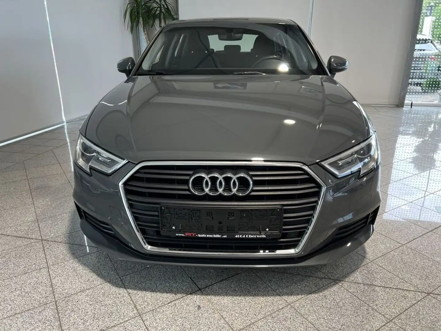 Audi A3 Spb 30 TDI Business Grau - 2