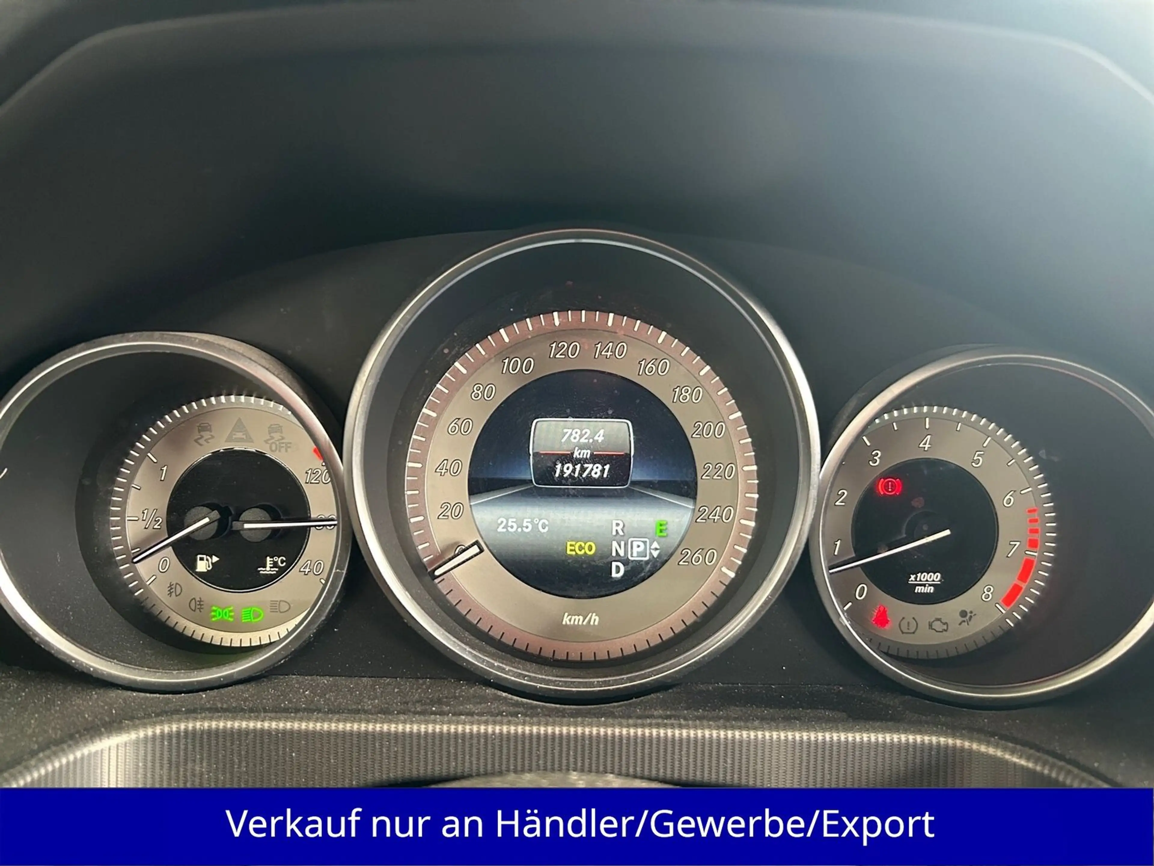 Mercedes-Benz E 200 E200 CGI Automatik LED Leder SHZ Navi PDC — photo 10