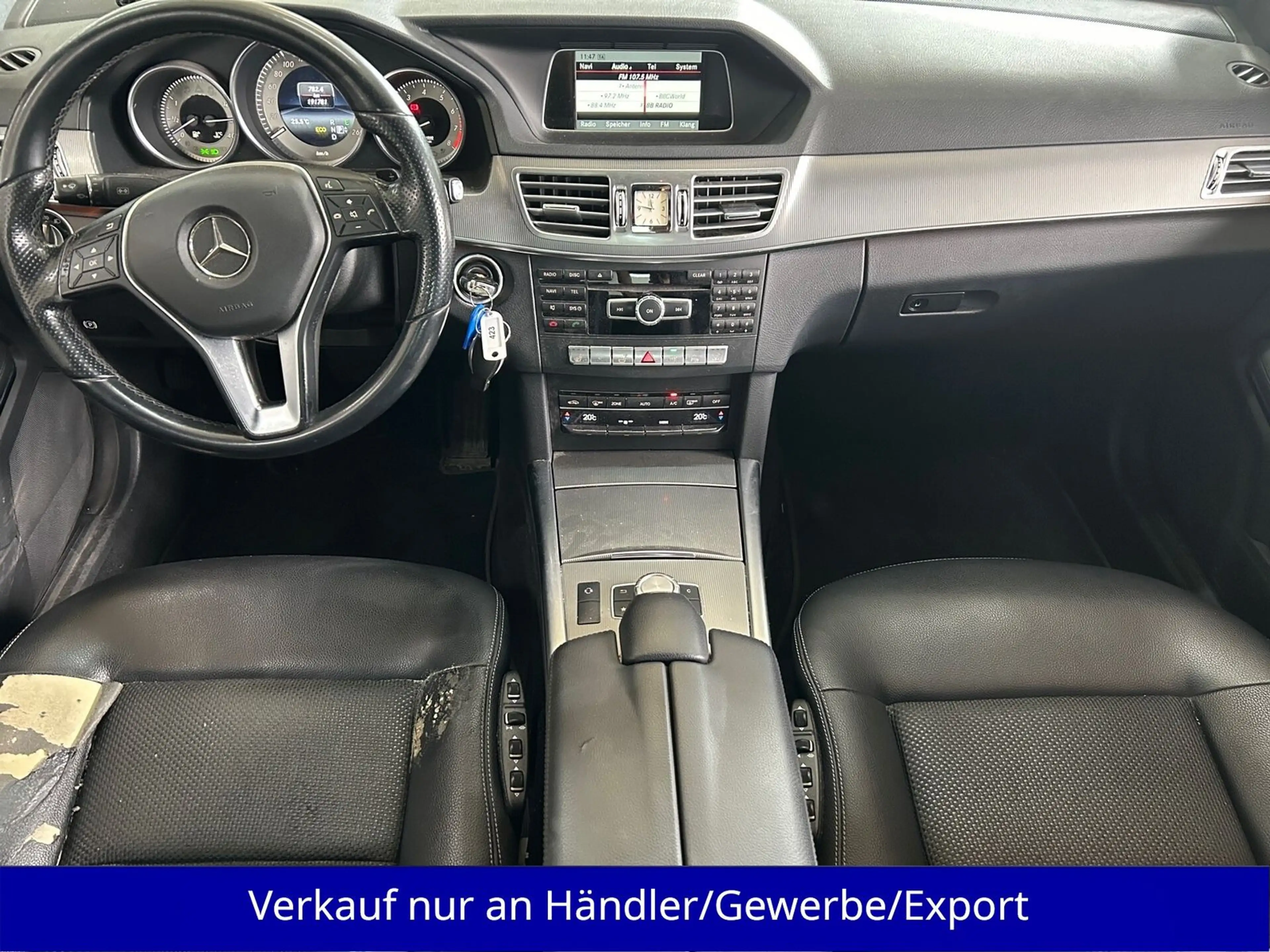 Mercedes-Benz E 200 E200 CGI Automatik LED Leder SHZ Navi PDC — photo 11