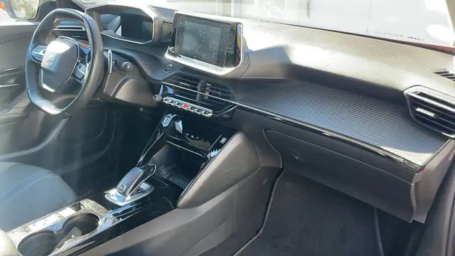 Peugeot 2008 view 10