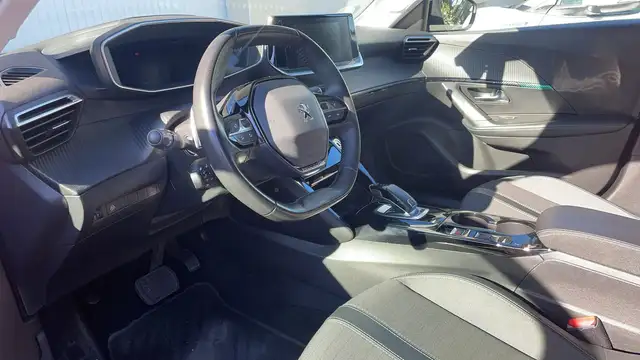 Peugeot 2008 view 8