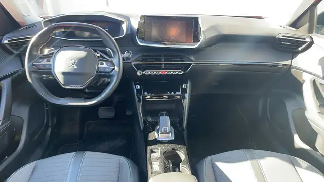 Peugeot 2008 view 11