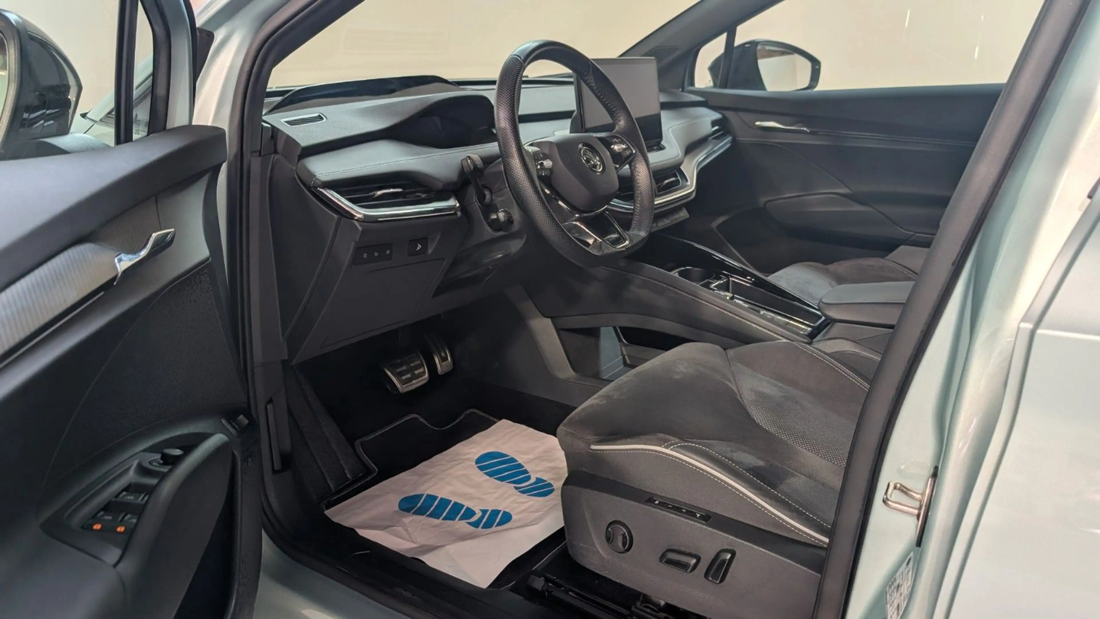 Skoda Enyaq 60 Sportline TRAVEL*CANTON*HUD*MEMO*360° — photo 10