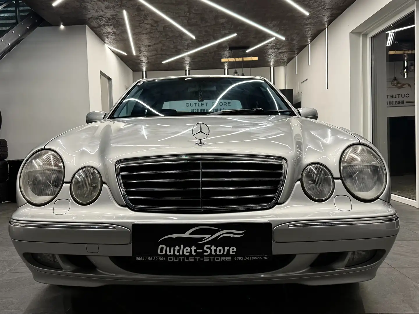 Mercedes-Benz E 320 Avantgarde 4MATIC Aut.*P.Vorbesitzer*NUR 45.000KM* Plateado - 2
