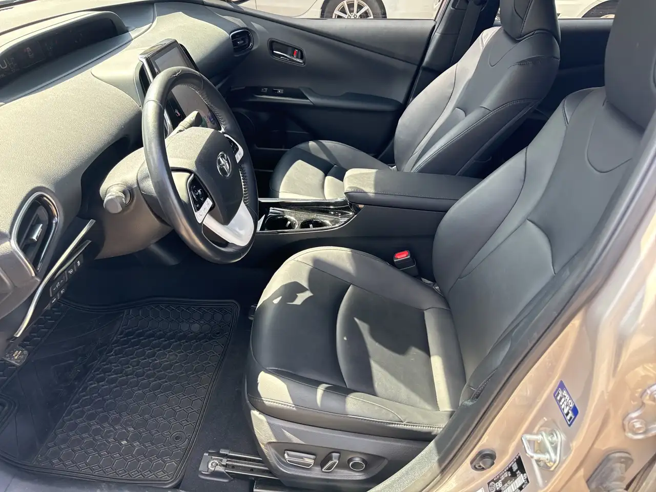 Toyota Prius Prime снимка Toyota Prius Prime