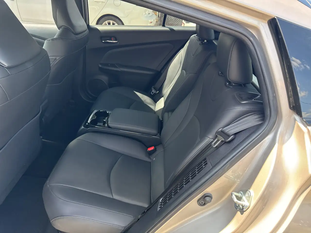 Toyota Prius Prime снимка Toyota Prius Prime