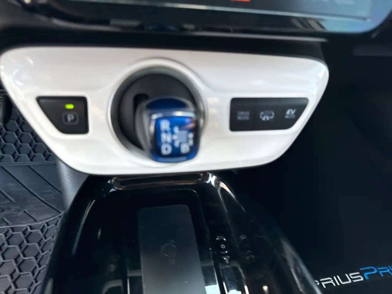 Toyota Prius Prime снимка Toyota Prius Prime