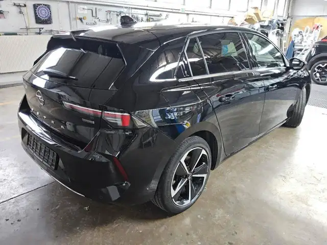 Opel Astra view 4