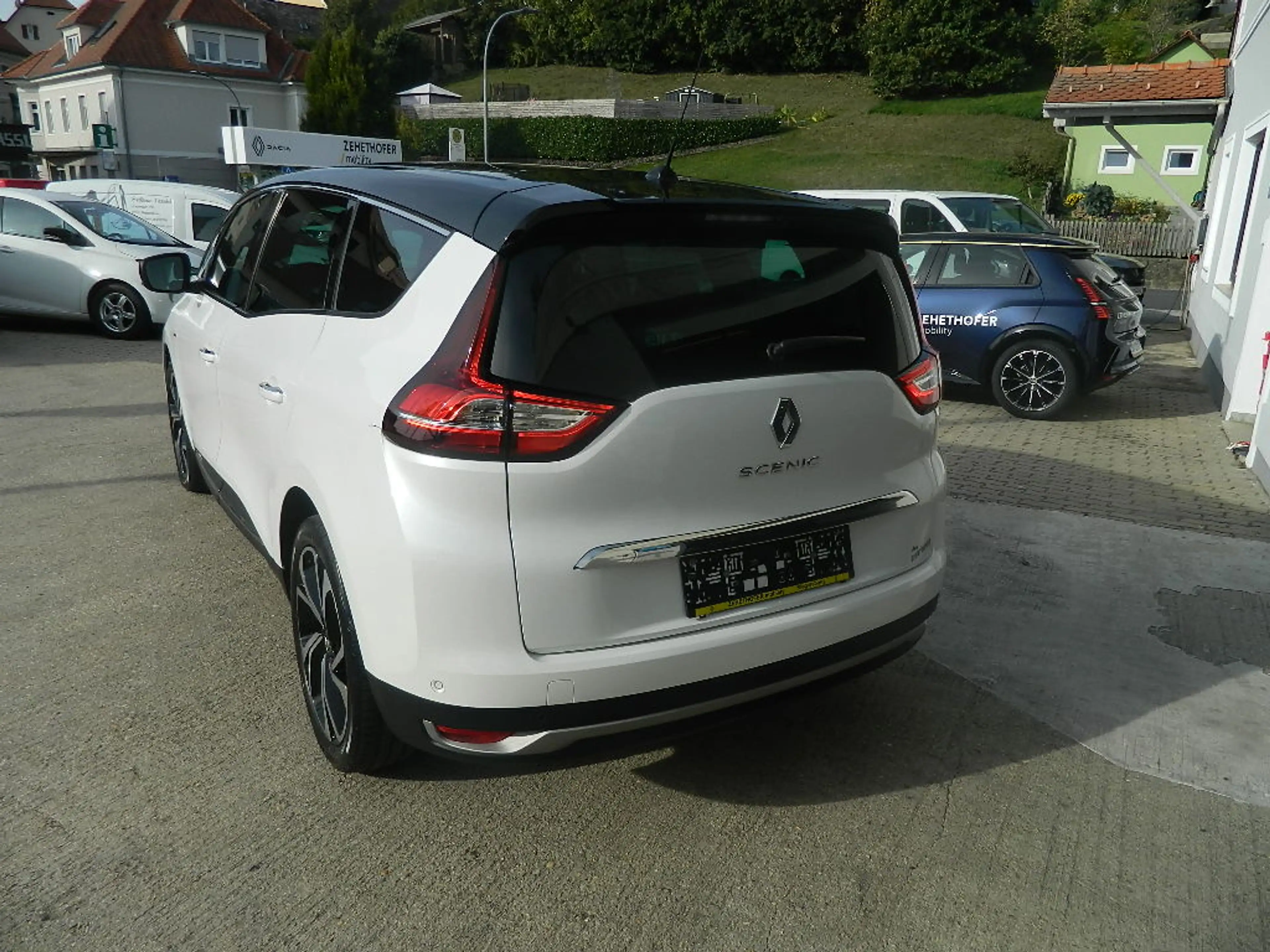 Renault Scenic GRAND SCENIC BOSE Blue dCi 120 EDC — photo 6