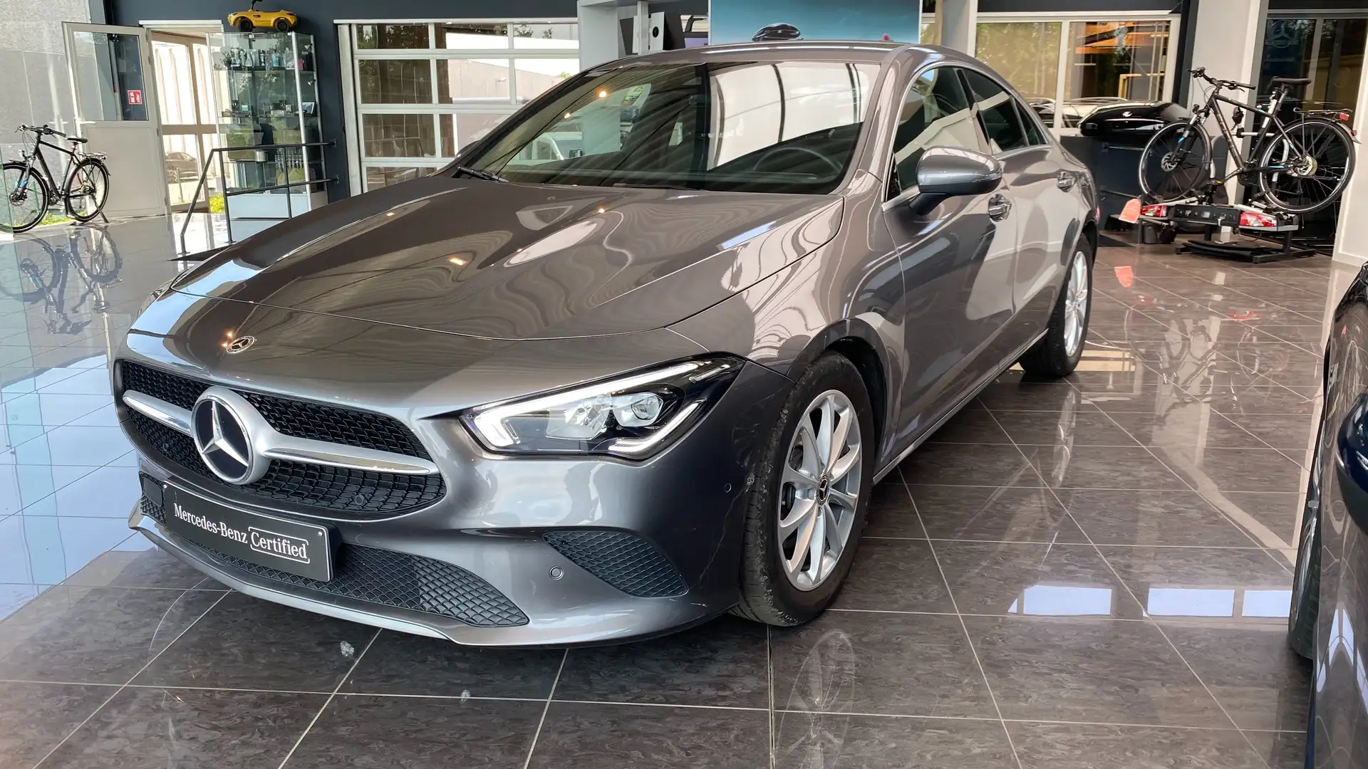 Mercedes-Benz CLA 180 180d 8G-DCT Grau - 1