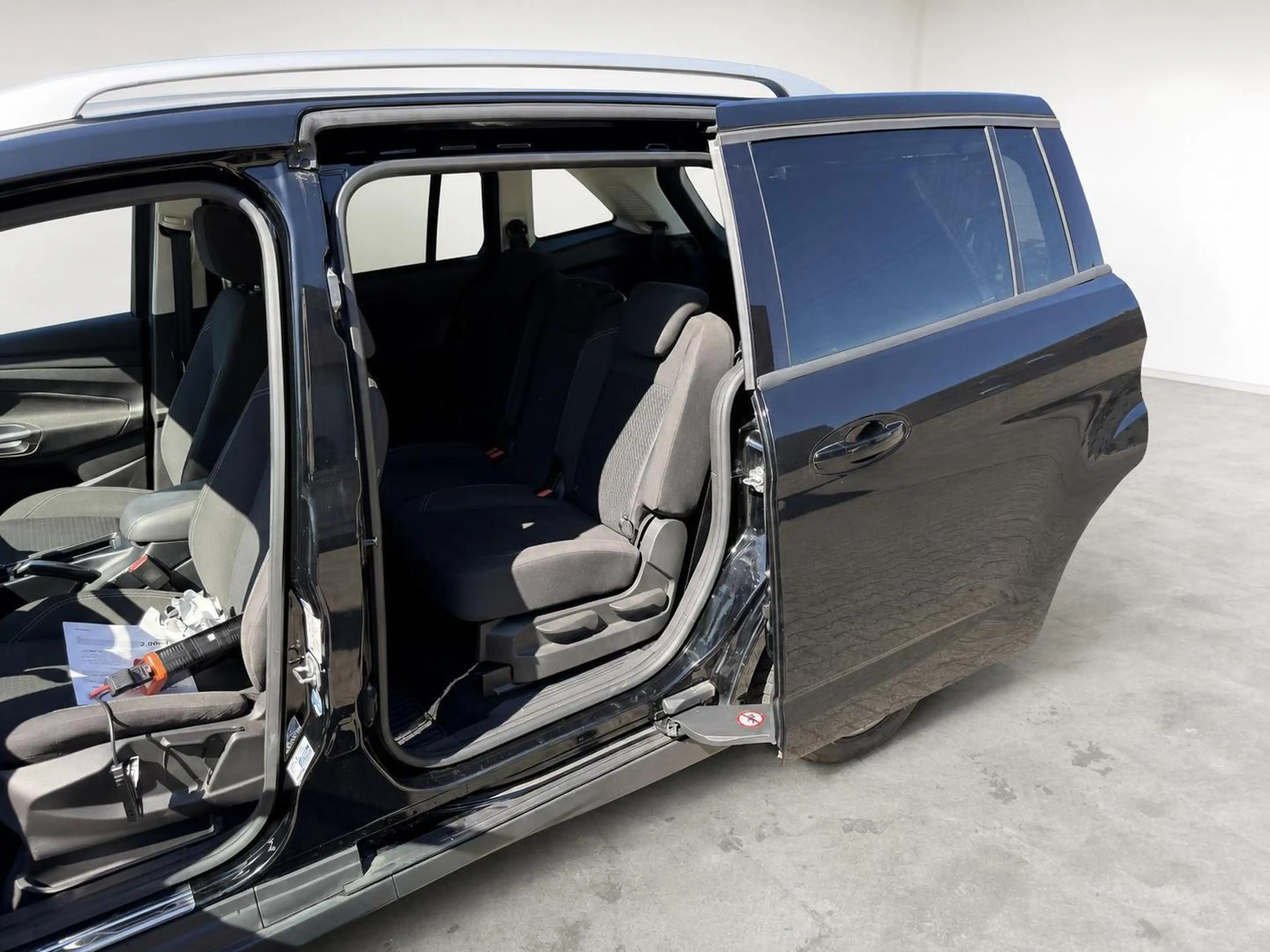Ford Grand C-Max Business Edition — photo 10