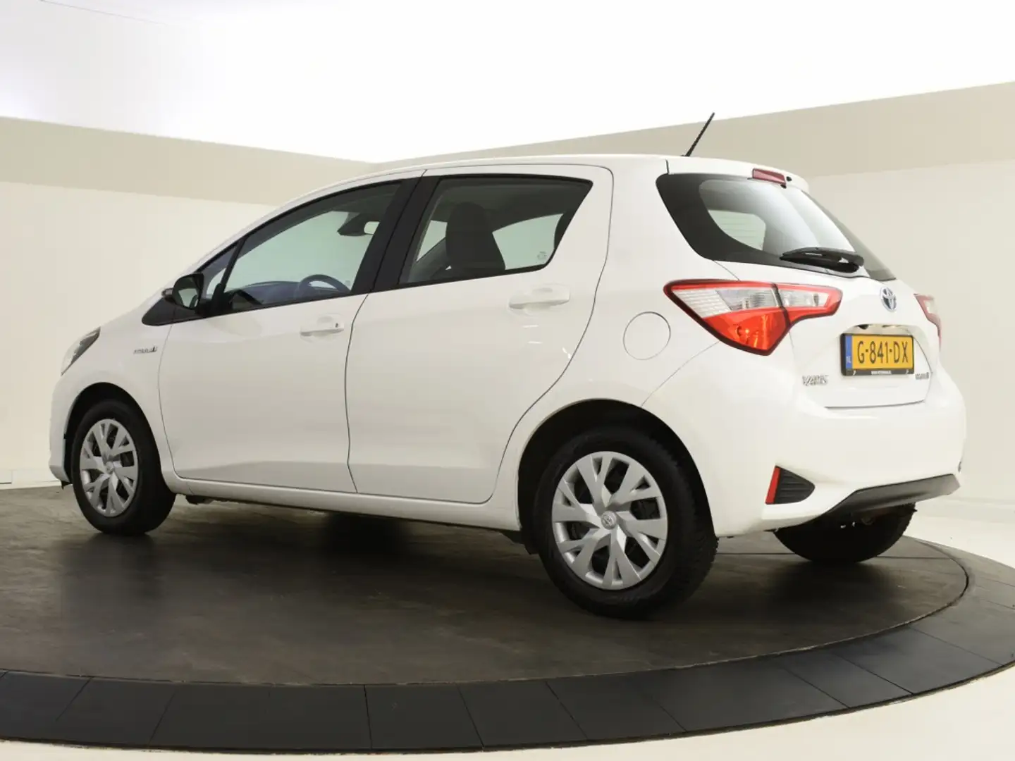 Toyota Yaris 1.5 Hybrid Active | Navigatie | Camera Wit - 2