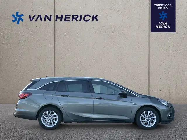 Opel Astra view 3
