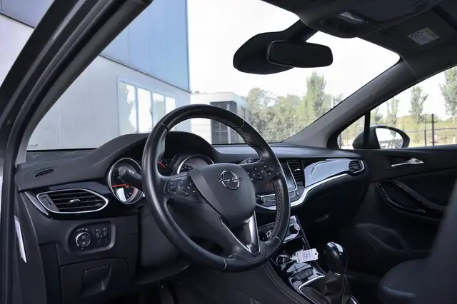 Opel Astra view 7