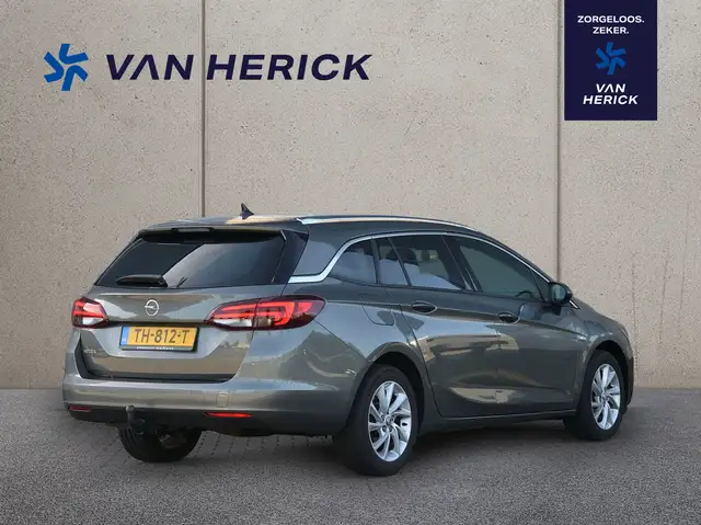 Opel Astra view 4