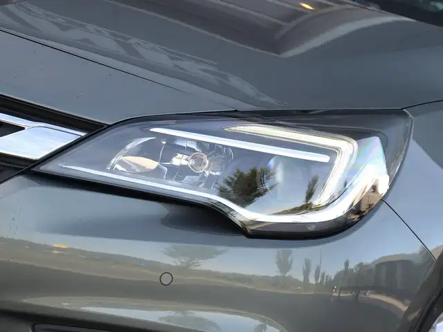 Opel Astra view 5