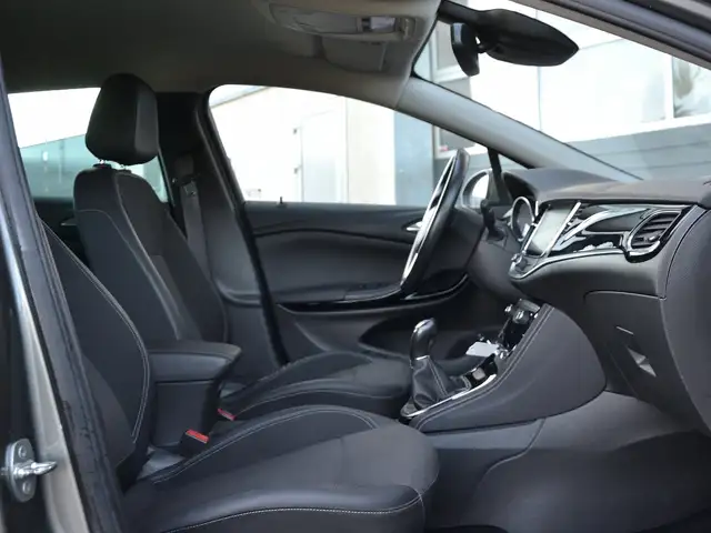 Opel Astra view 11