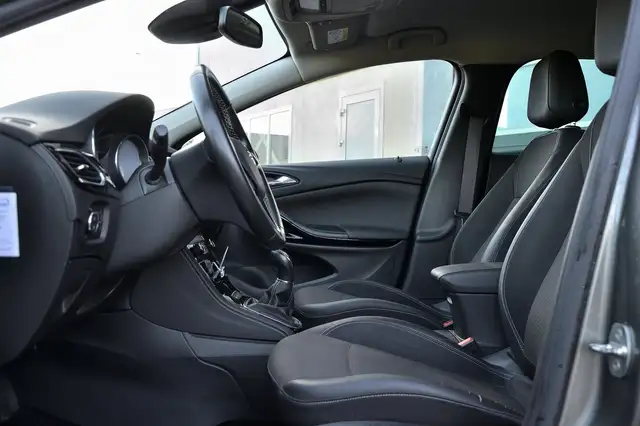 Opel Astra view 8