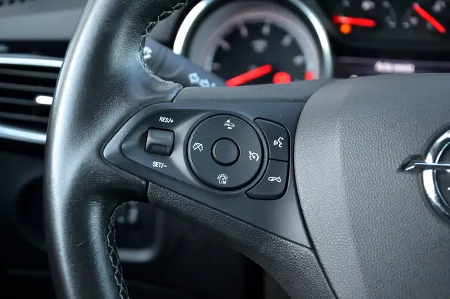 Opel Astra view 18