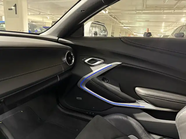 Chevrolet Camaro view 9