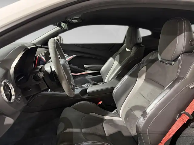 Chevrolet Camaro view 4