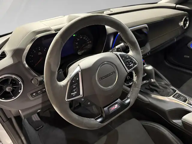 Chevrolet Camaro view 8