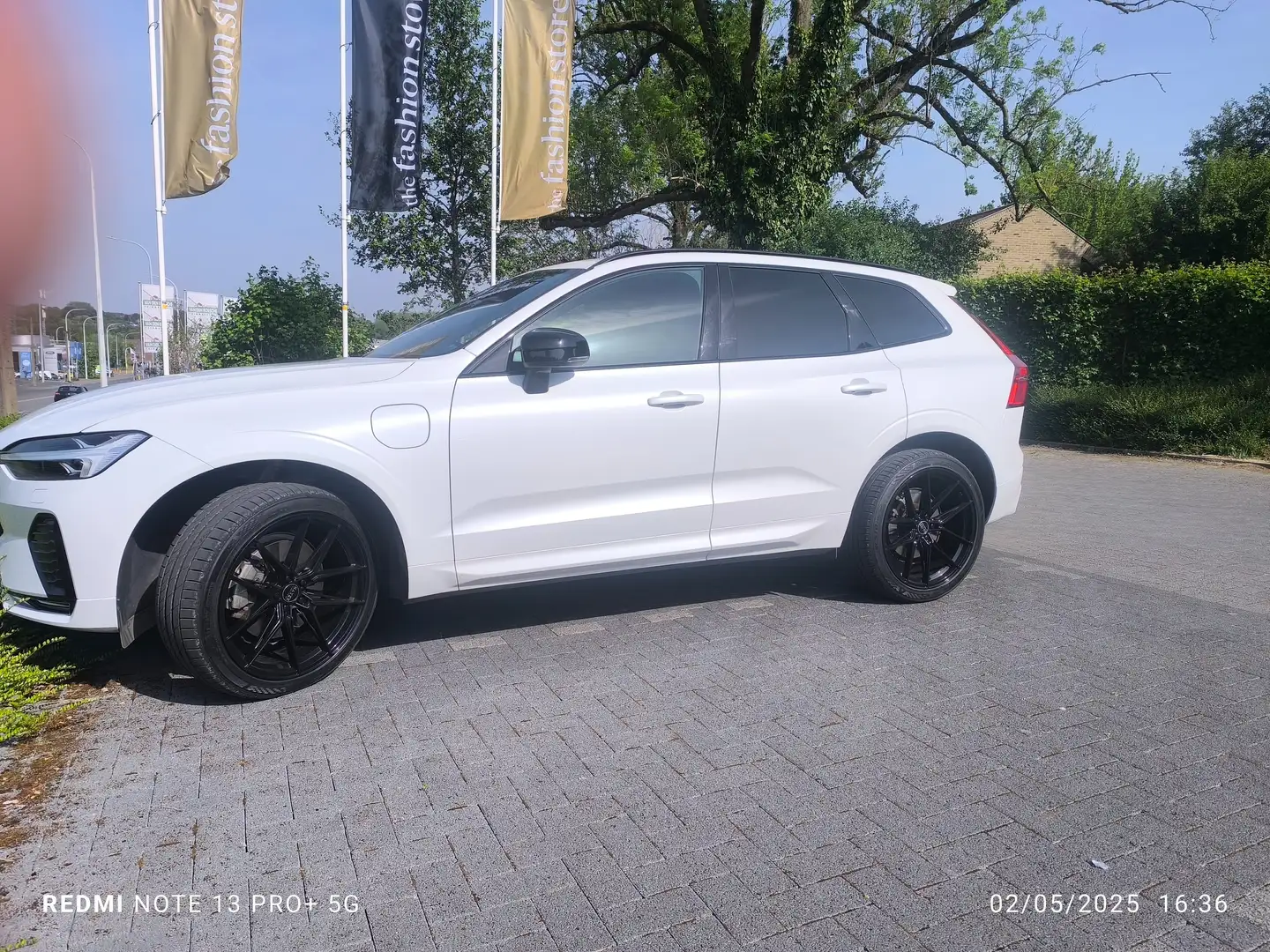 Volvo XC60 XC60 2.0 T6 PHEV AWD Essential Bright (257kW) Белый - 1