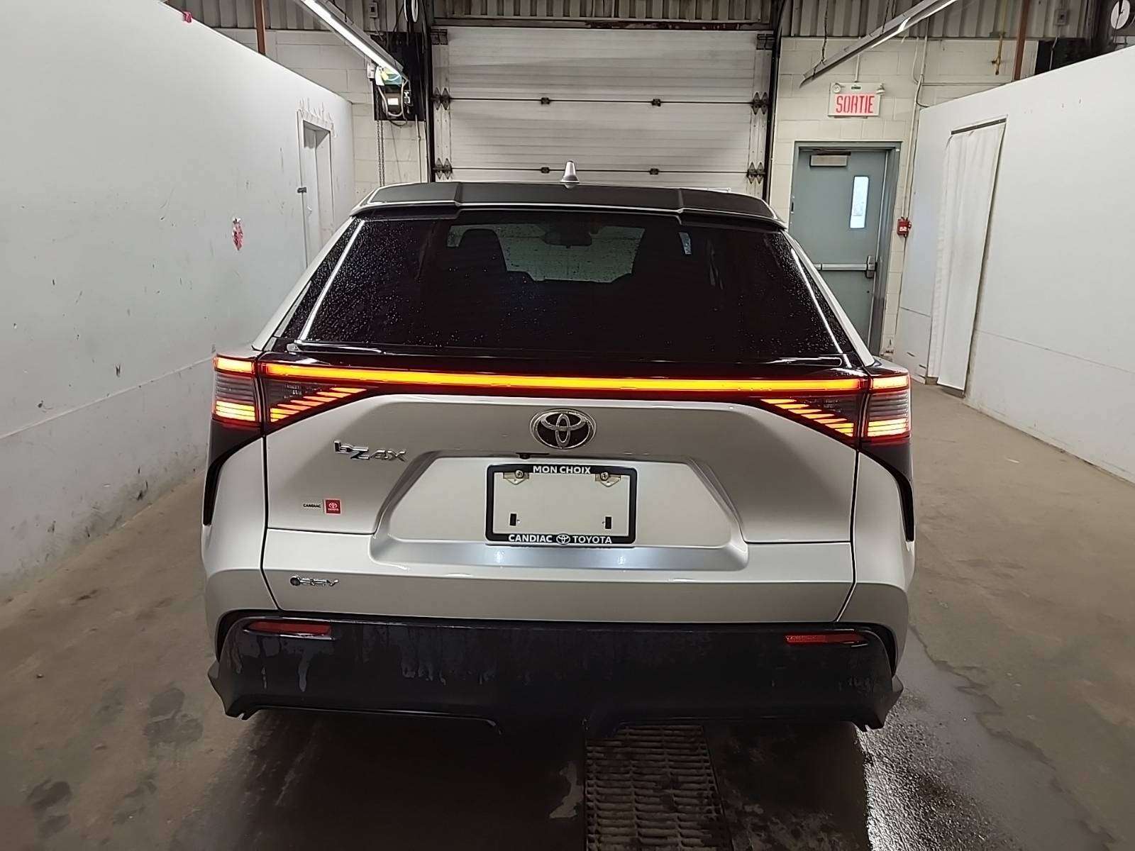 2024 Toyota bZ4X LE | ACCIDENT FREE | LOW KMS — photo 5