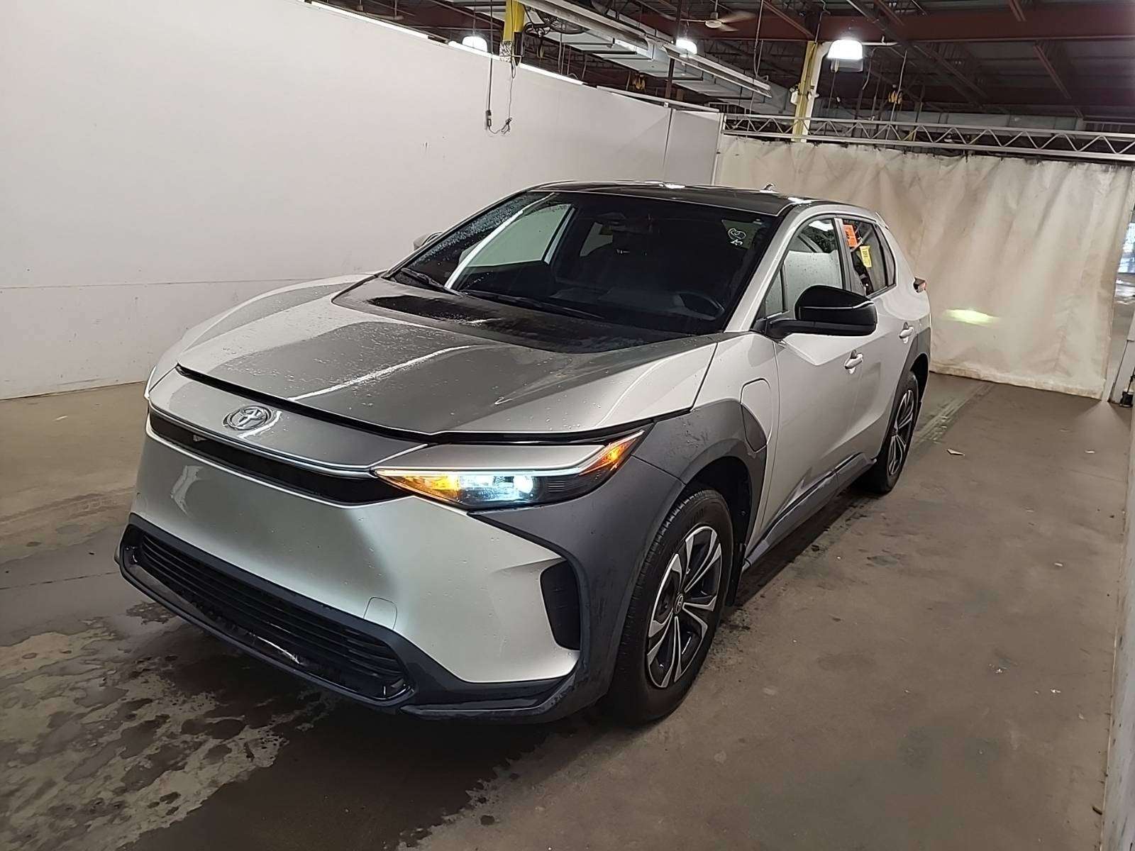 2024 Toyota bZ4X LE | ACCIDENT FREE | LOW KMS — photo 3