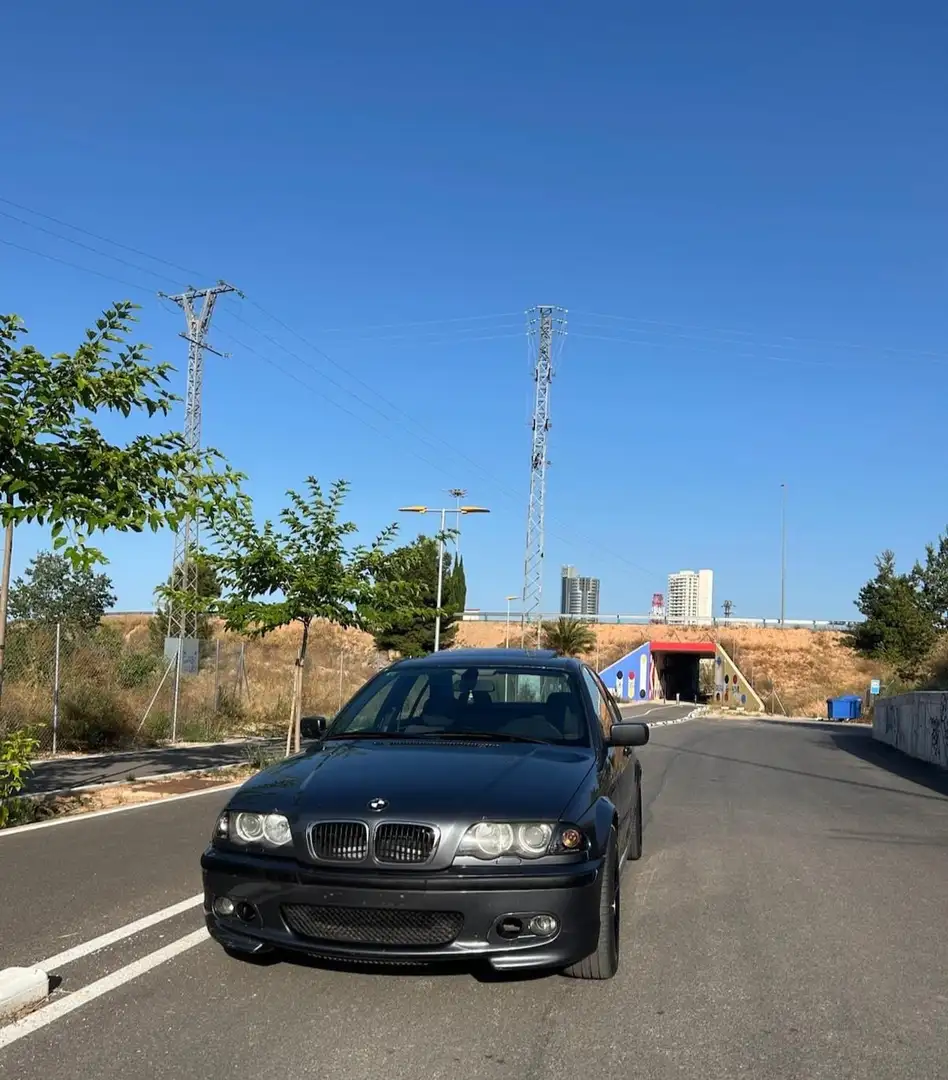 BMW 320 320d - 1