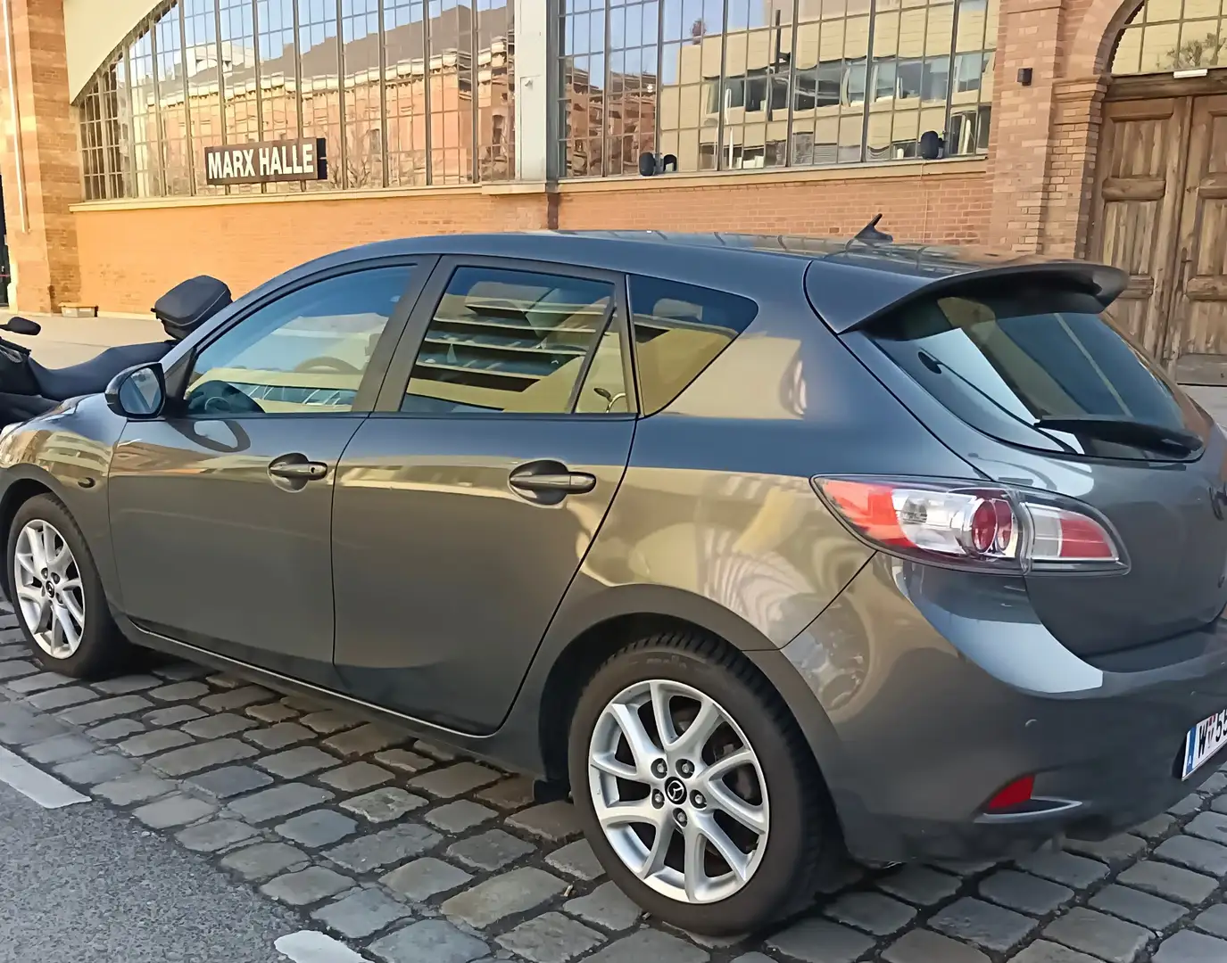 Mazda 3 Sport CD116 Takumi II Grau - 2