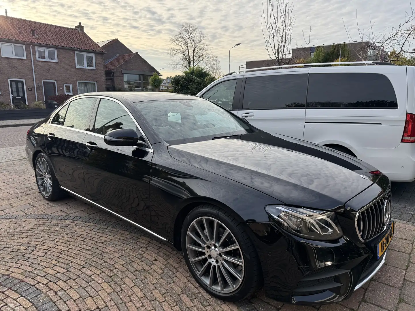 Mercedes-Benz E 200 Zwart - 2
