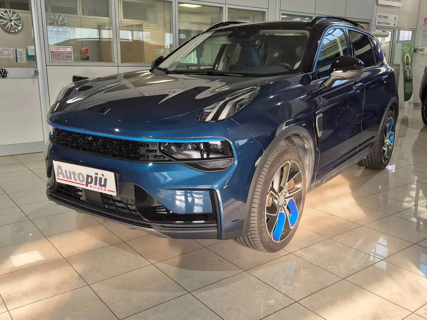 Lynk & Co 01 01 1.5 td phev auto Bleu - 1