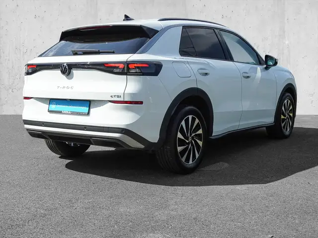 Volkswagen T-Roc view 4