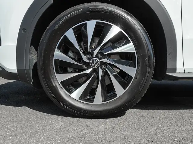 Volkswagen T-Roc view 7