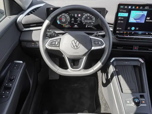 Volkswagen T-Roc view 11
