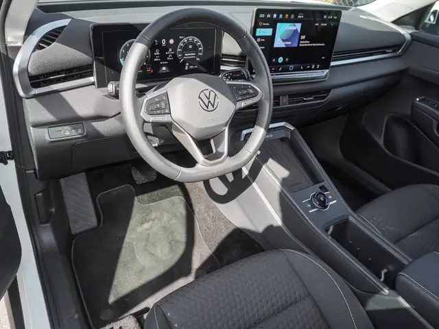 Volkswagen T-Roc view 9