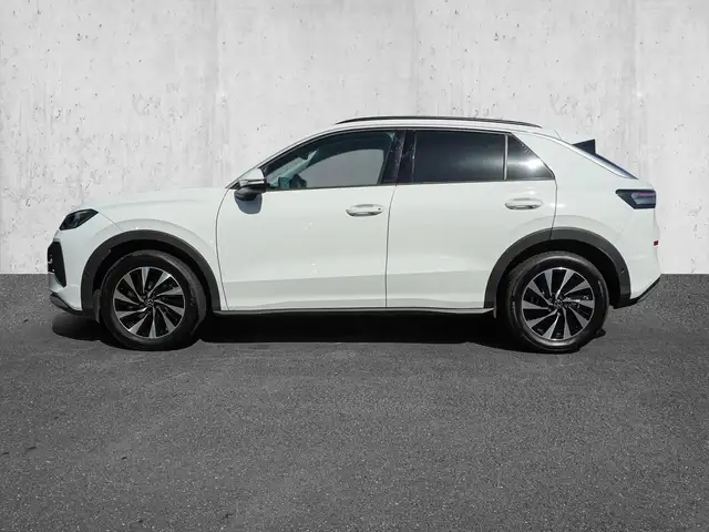 Volkswagen T-Roc view 5