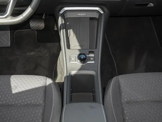 Volkswagen T-Roc view 14