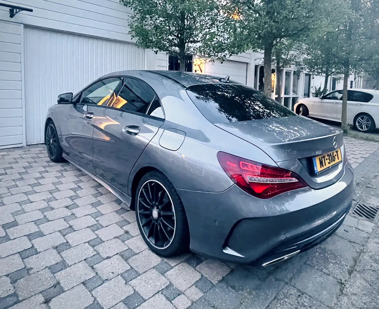 Mercedes-Benz CLA 180 AMG Line 2017 Grijs - 1
