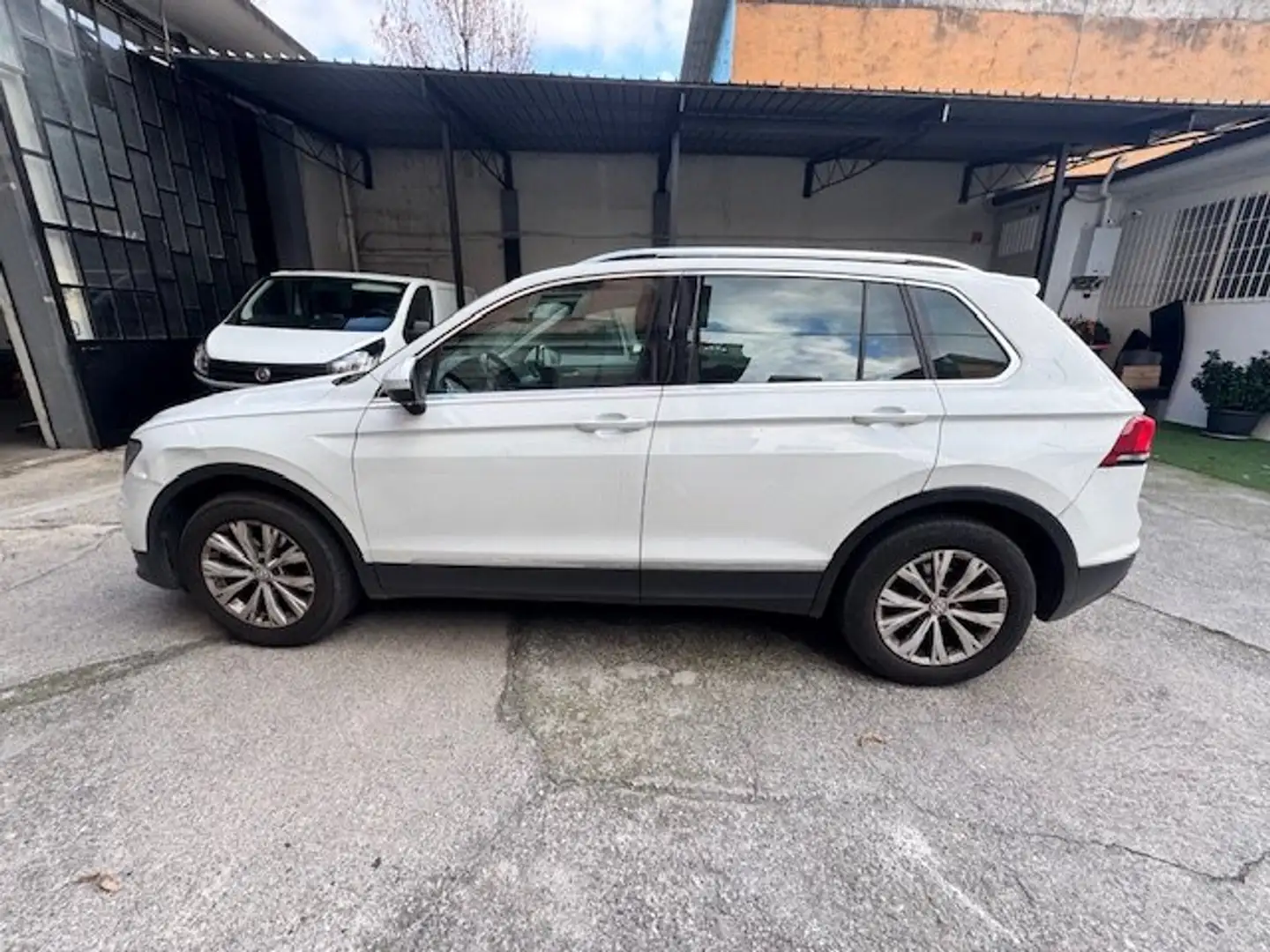 Volkswagen Tiguan Tiguan II 2016 2.0 tdi Style 4motion 150cv dsg Bianco - 2