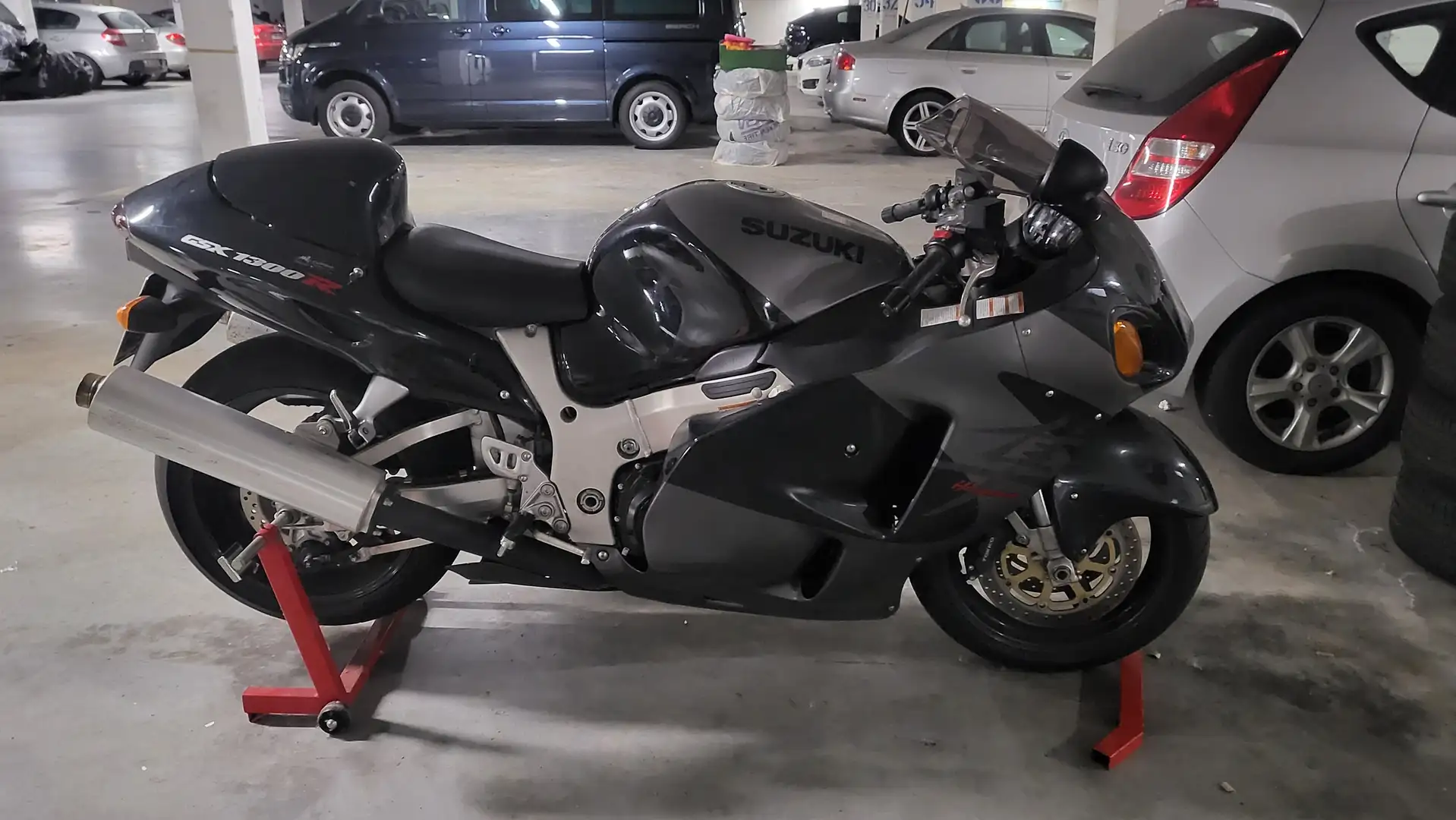 Suzuki Hayabusa Black - 1