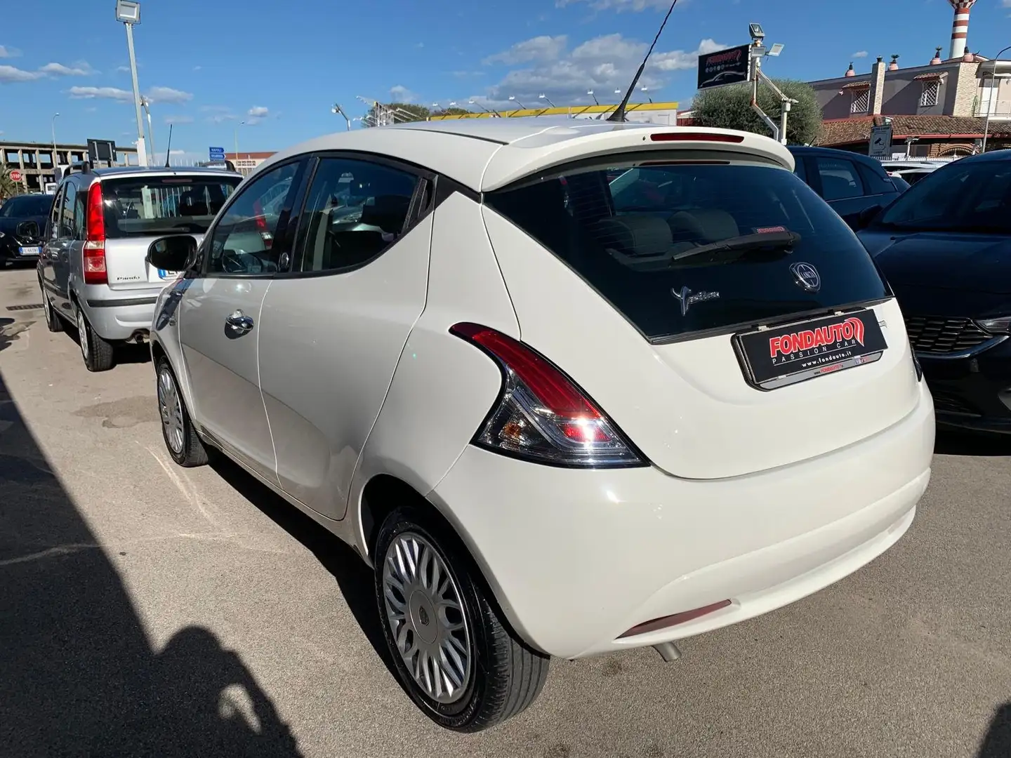Lancia Ypsilon Ypsilon 1.2 Silver ecochic Gpl 69cv Bianco - 2
