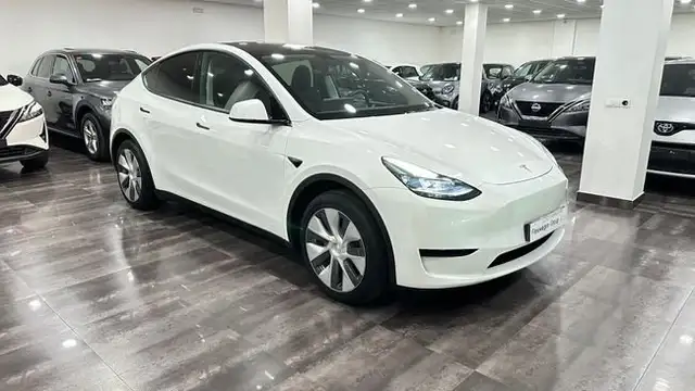 Tesla Model Y Tracción trasera